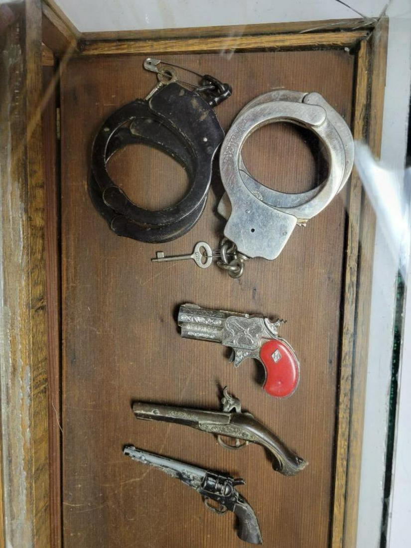 2 pair of handcuffs with keys and 3 vintage cap guns (1 of 9)