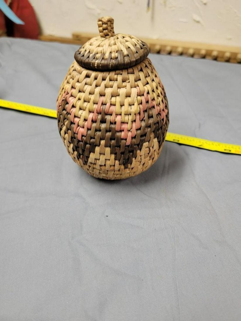 African Grass hand woven basket with lid (1 of 4)