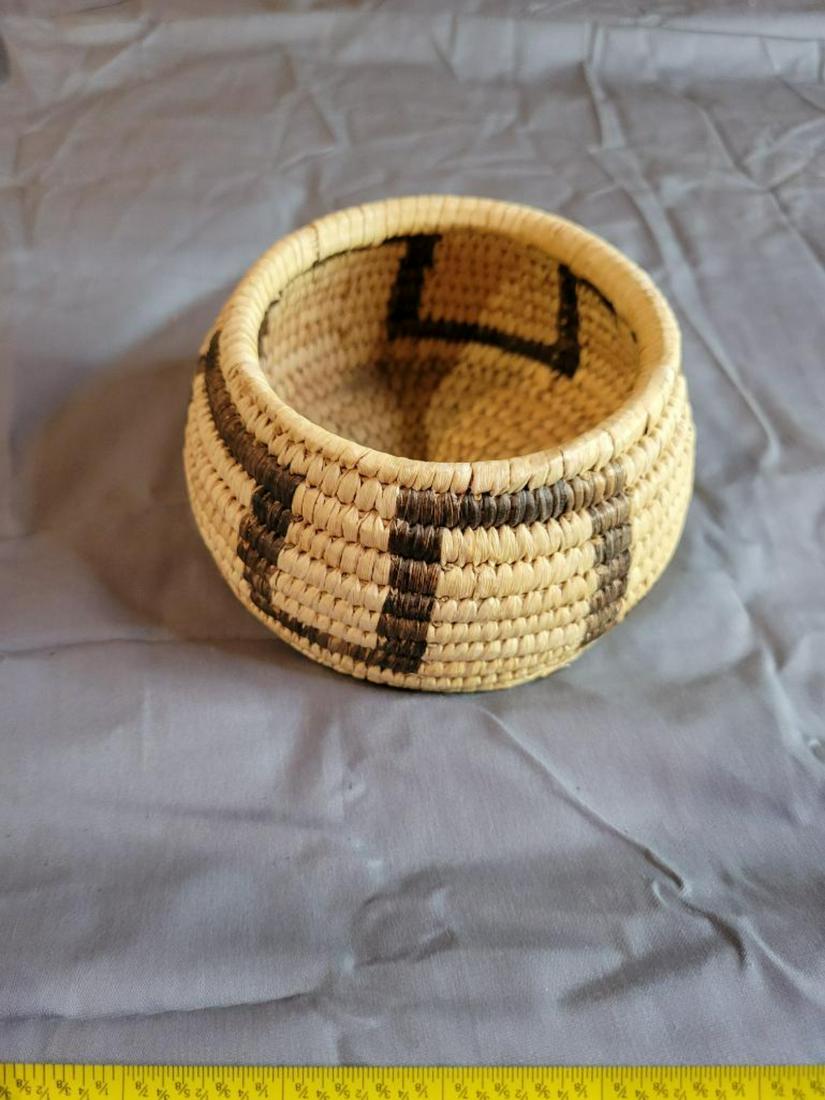 Hand Woven Grass Basket (1 of 4)