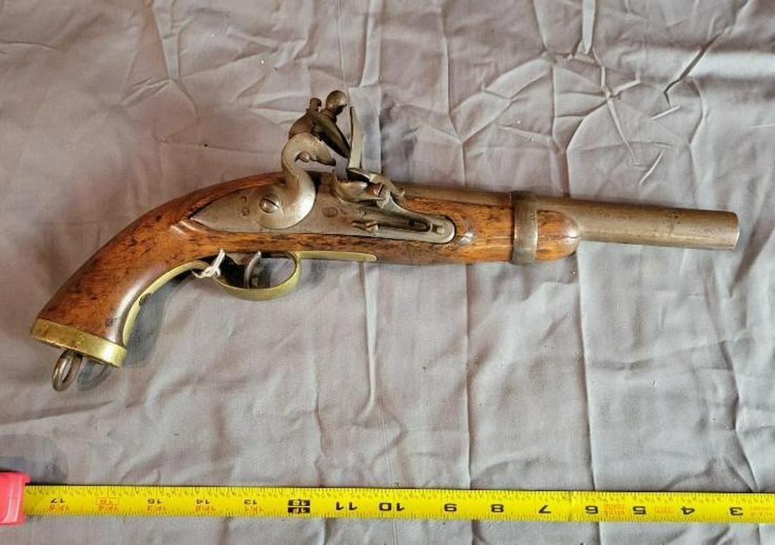 Black Powder Horseman's Flintlock Muzzleloader pistol, walnut stock: .