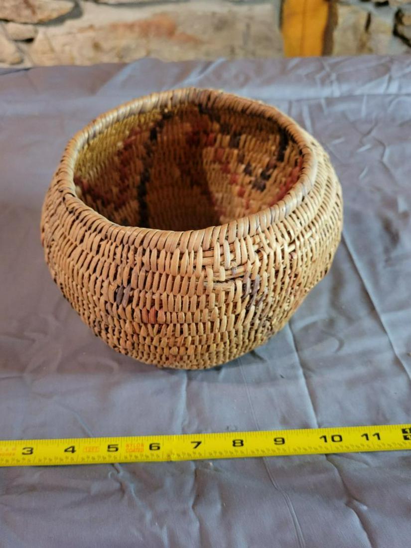 Hand Woven Grass Basket (1 of 3)