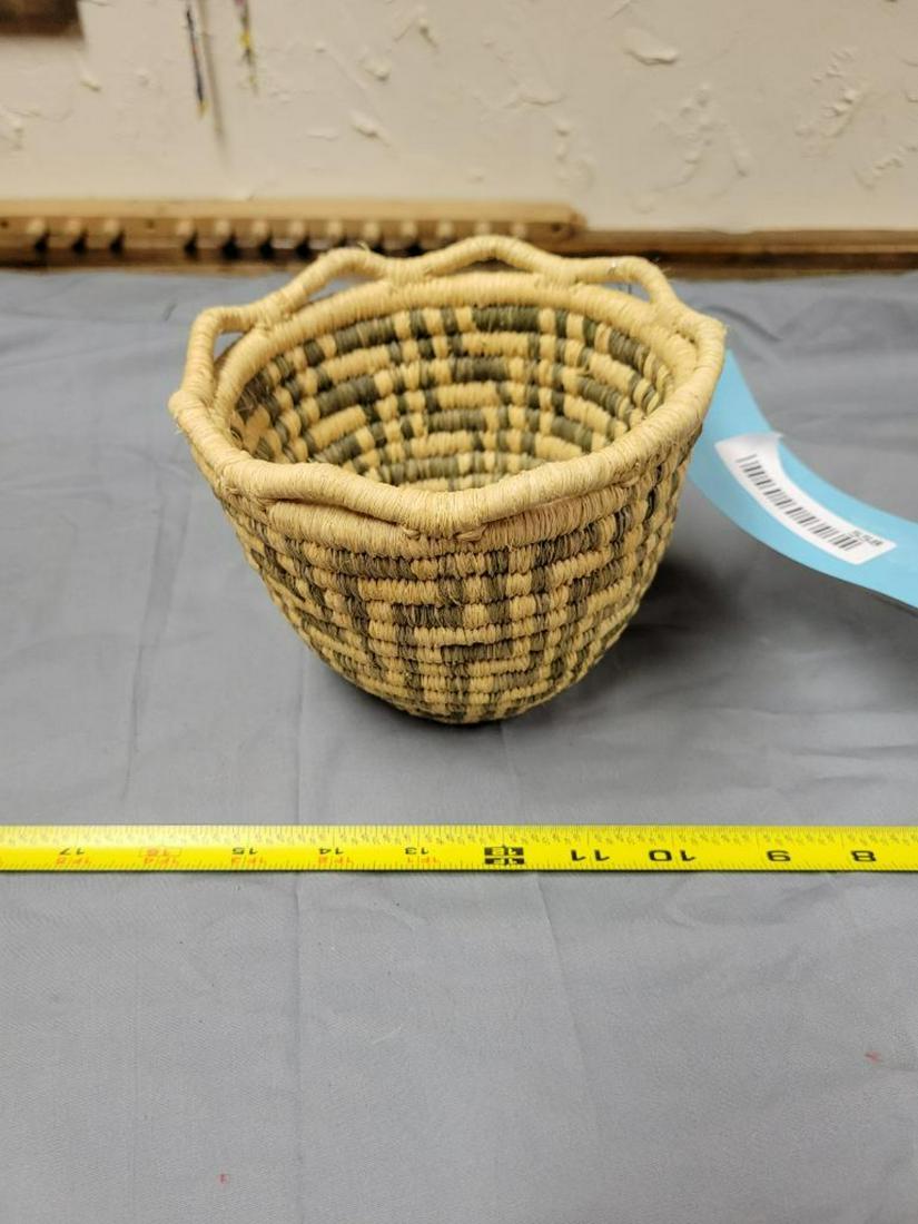 Small Hand Woven Grass basket (1 of 4)