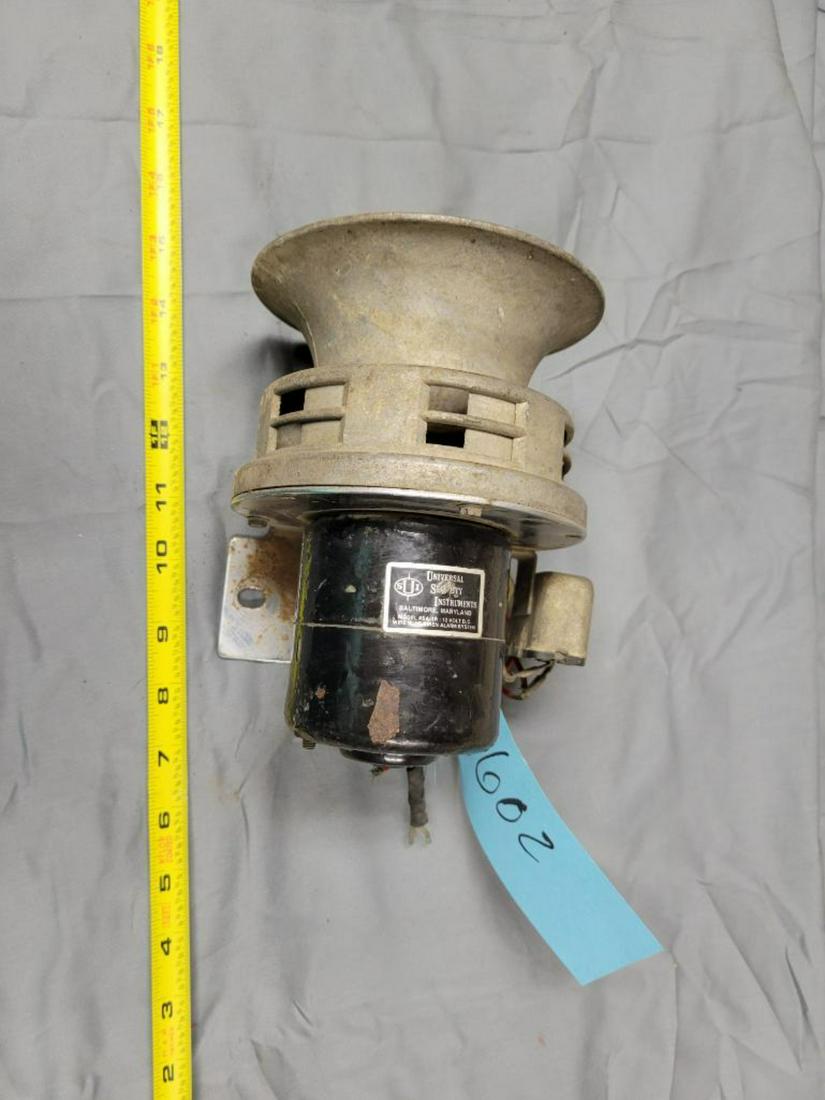 Antique Auto Horn (1 of 4)