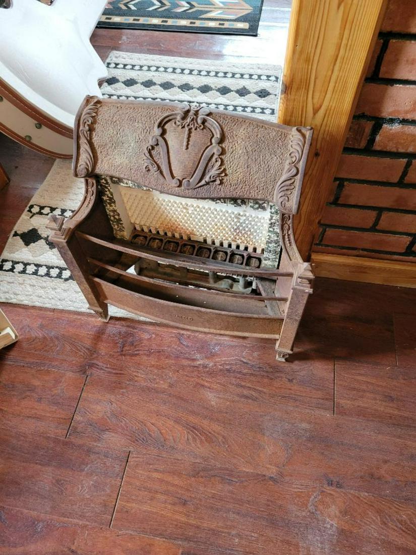 Antique gas heater (1 of 4)