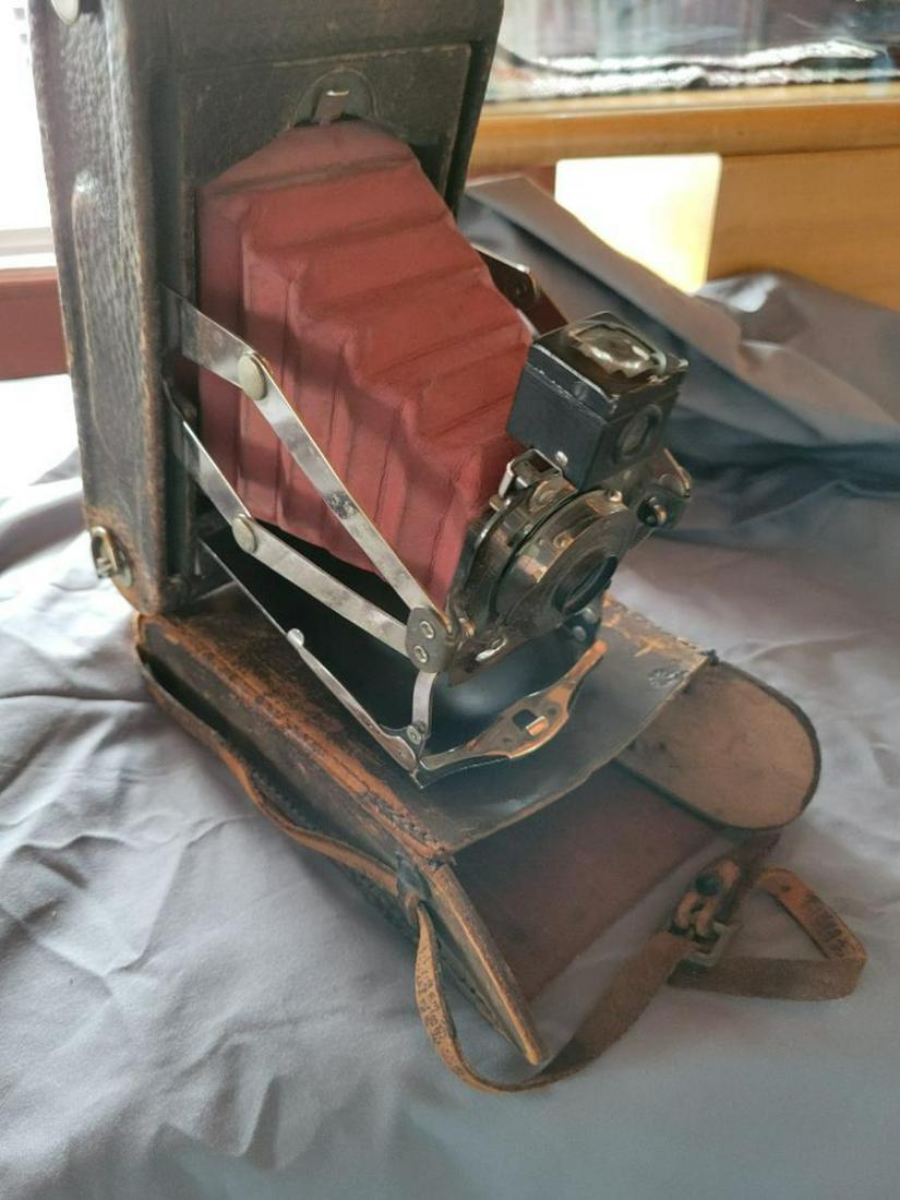 Antique Camera with good bellows (1 of 2)