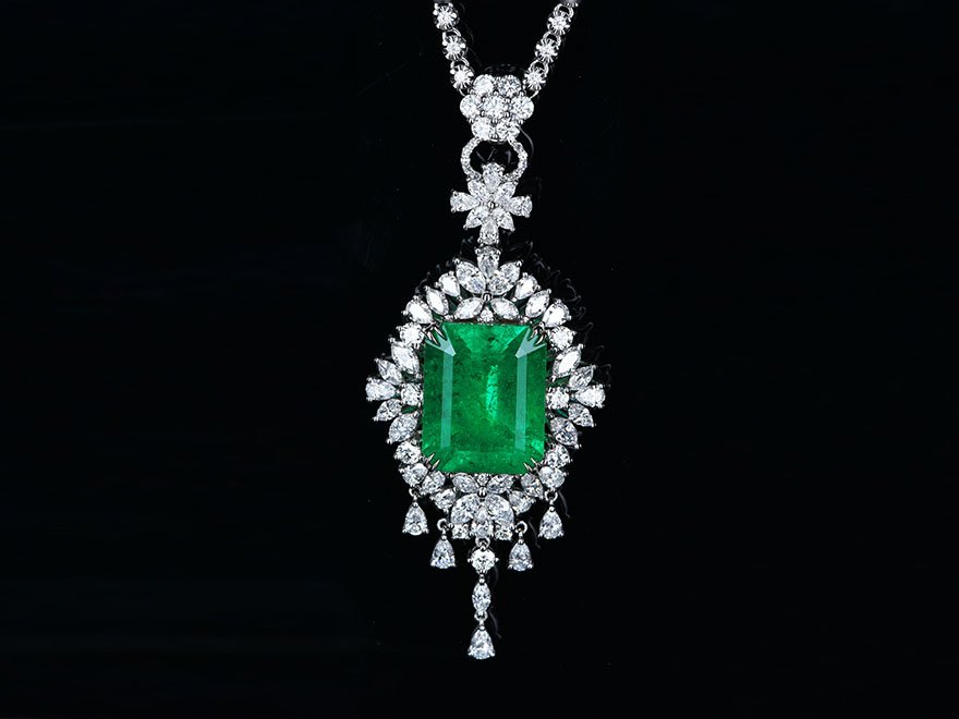 GIA Certified 13.8ct Natural Emerald 18K Gold Pendant (1 of 1)