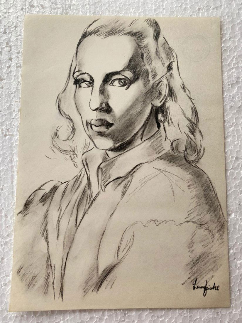 Signed and Sealed Tamara de Lempicka Charcoal Drawing: Signed and Sealed Tamara de Lempicka Charcoal Drawing on Paper. verso stamp inscribed "Hammer Galleries New York" Aprox size 9" x 12" Inches aprox. This item has limited provenance, it doesnt have any