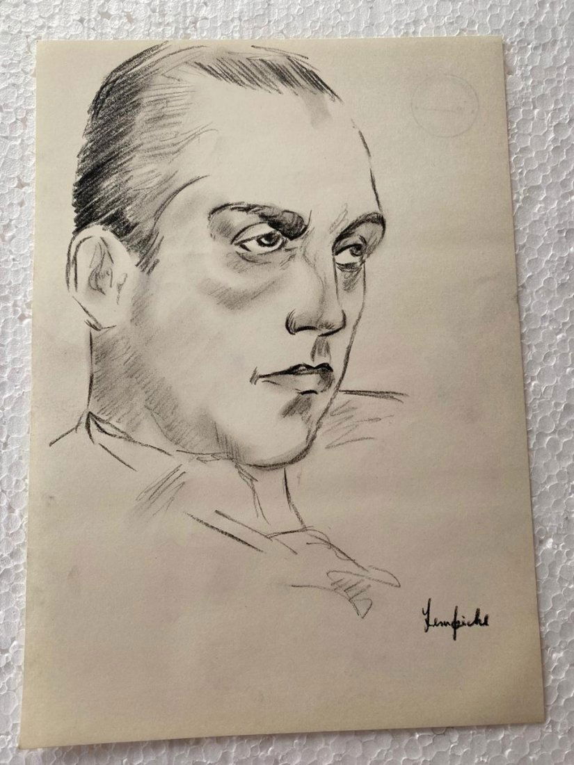 Signed and Sealed Tamara de Lempicka Charcoal Drawing: Signed and Sealed Tamara de Lempicka Charcoal Drawing on Paper. verso stamp inscribed "Hammer Galleries New York" Aprox size 9" x 12" Inches aprox. This item has limited provenance, it doesnt have any