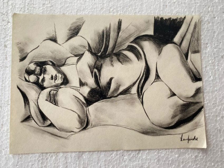 Signed and Sealed Tamara de Lempicka Charcoal Drawing: Signed and Sealed Tamara de Lempicka Charcoal Drawing on Paper. verso stamp inscribed "Hammer Galleries New York" Aprox size 9" x 12" Inches aprox. This item has limited provenance, it doesnt have any