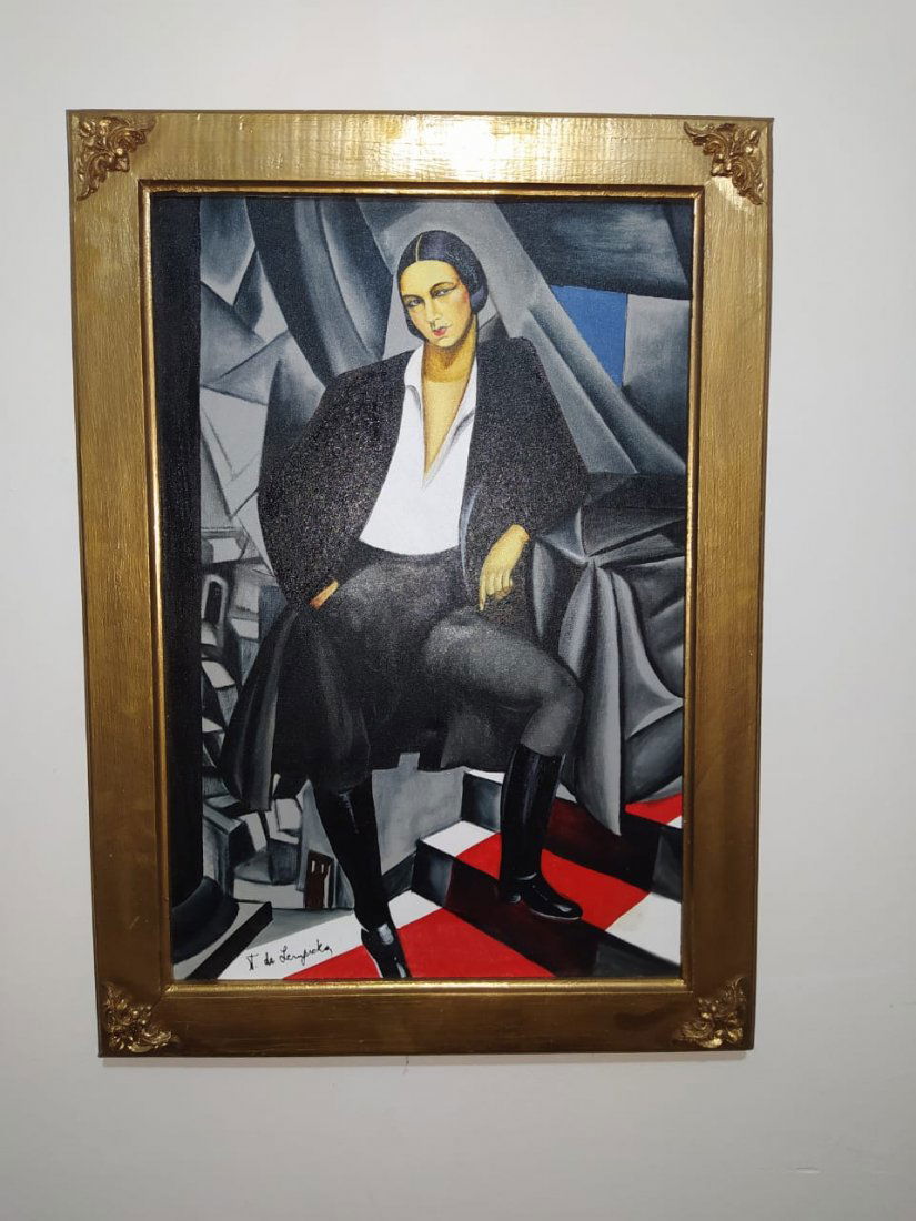 In the Style of Tamara de Lempicka Painting On Canvas: In the Style of Tamara de Lempicka Painting Oil On Canvas. Aprox size 70cm x 49cm without frame / frame 83.5cm x 60cm. This item has limited provenance, it doesn't have any documentation or certificat
