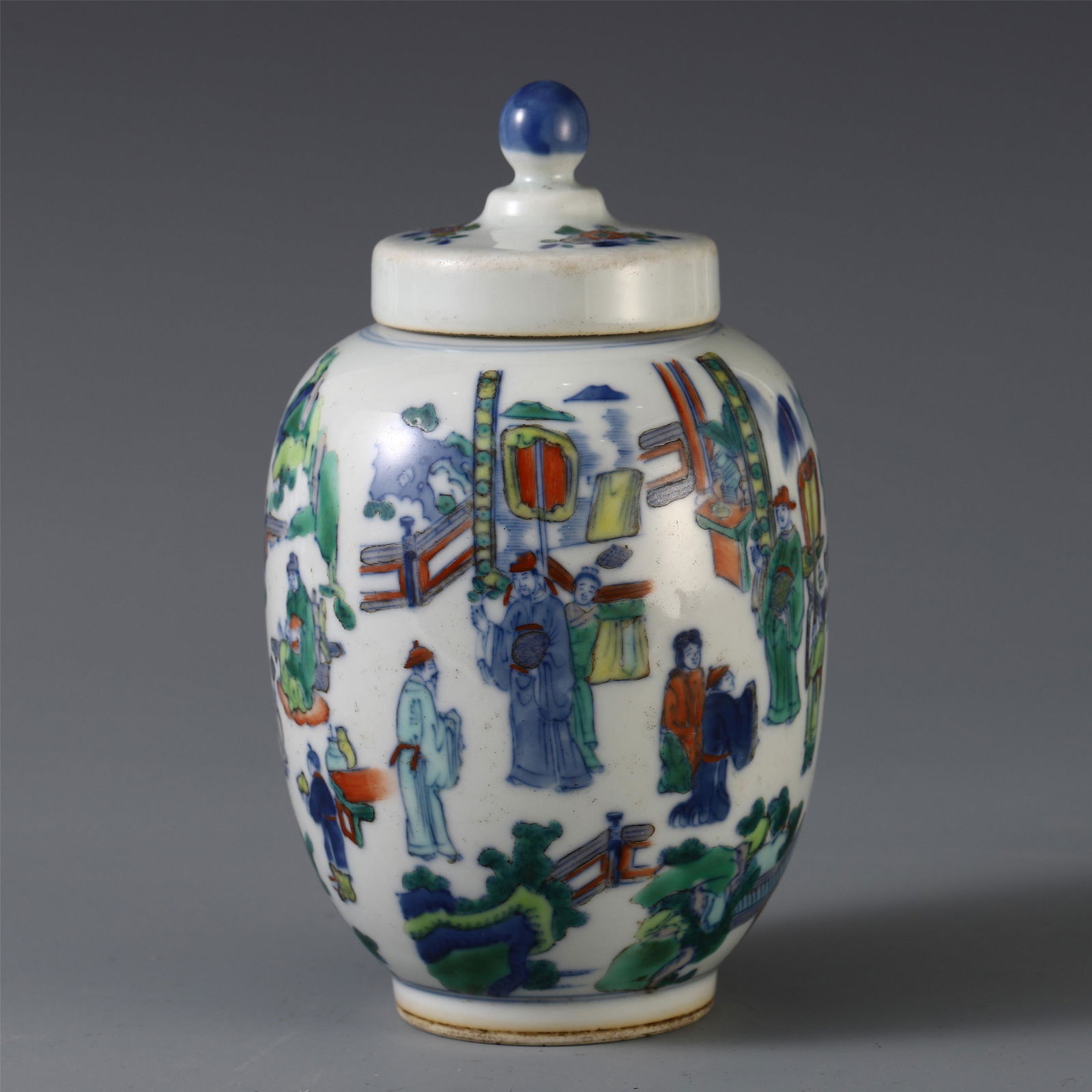 CHINESE PORCELAIN WUCAI FIGURE AND STORY LIDDED JAR (1 of 8)