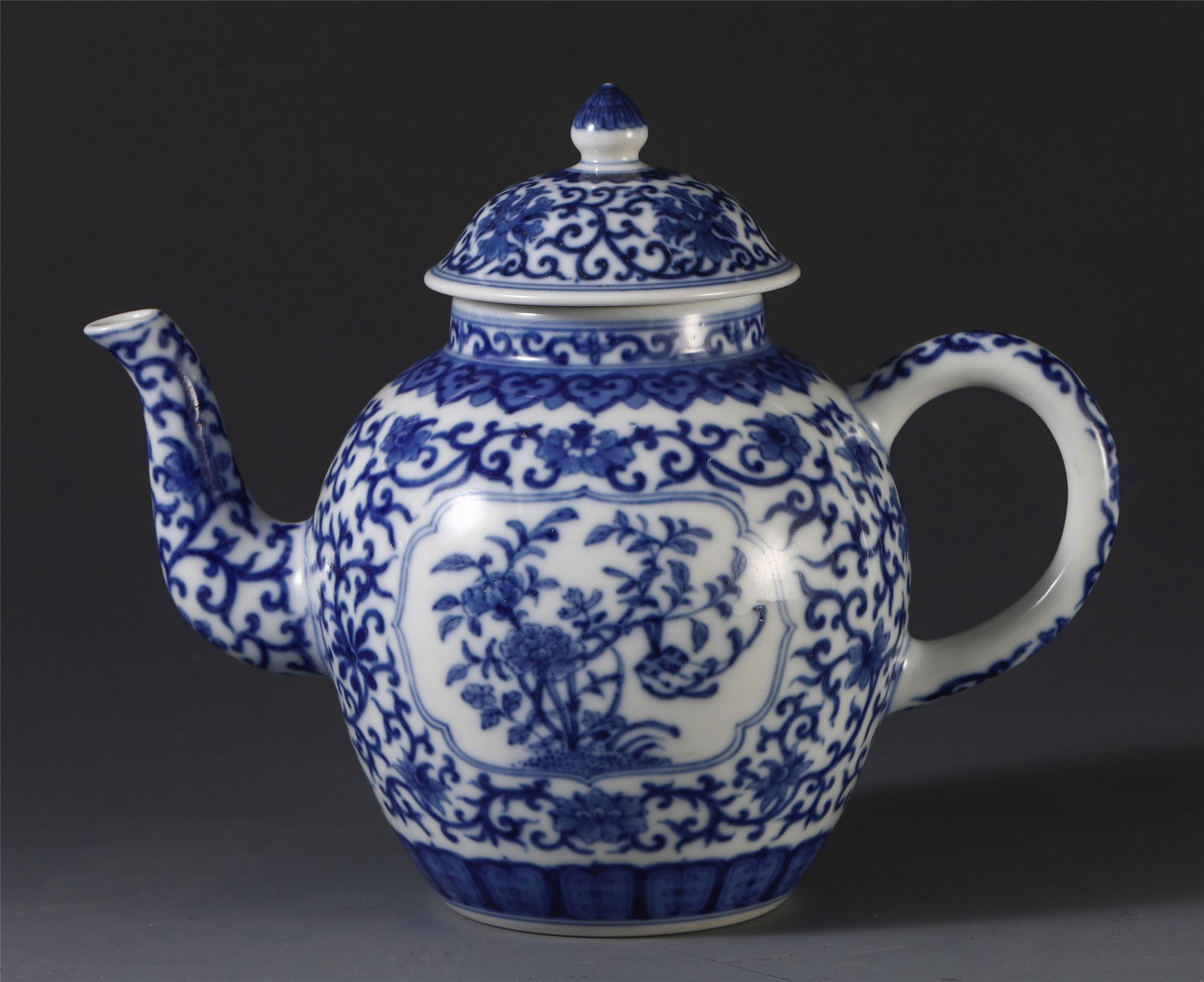 A CHINESE PORCELAIN BLUE AND WHITE FLOWER TEAPOT (1 of 9)