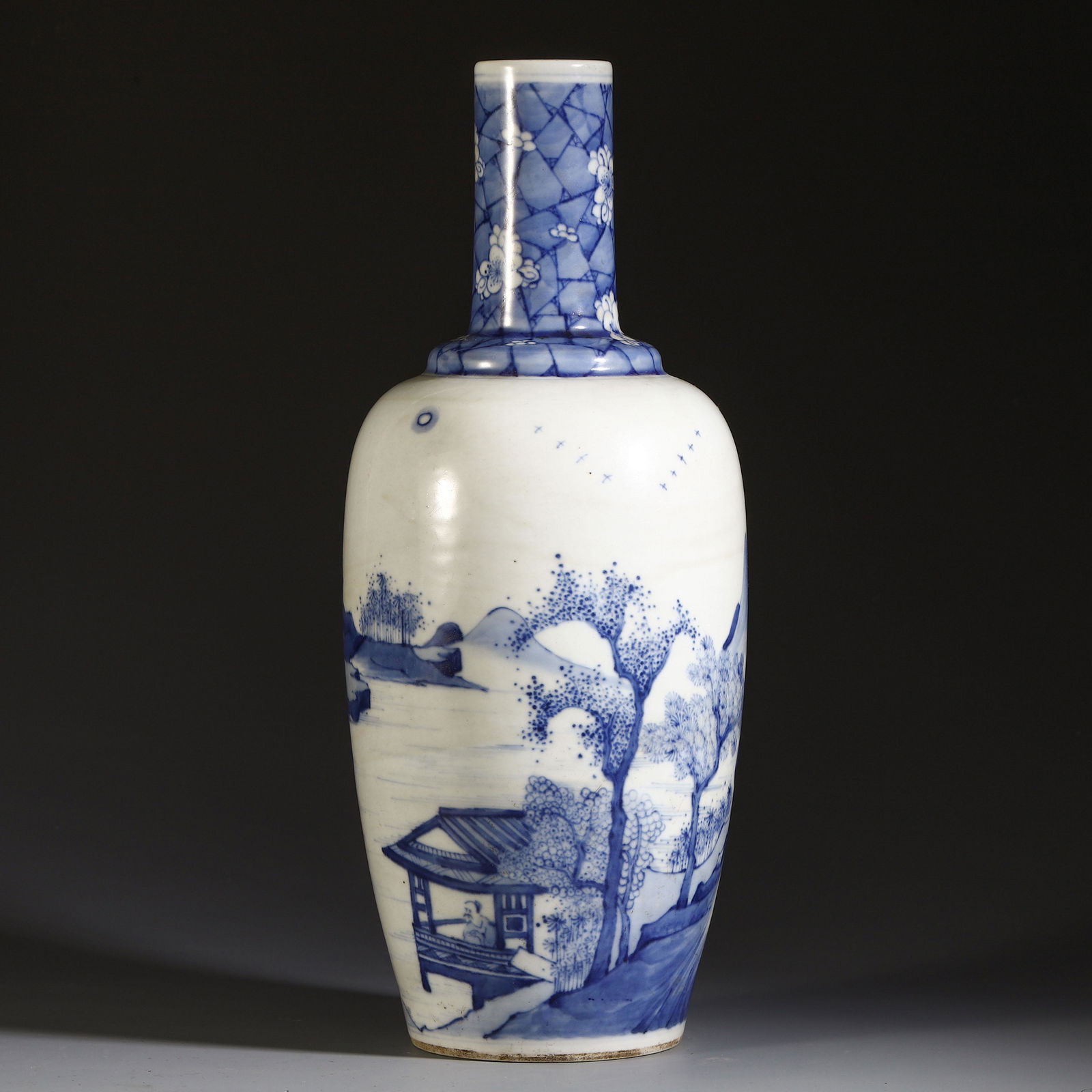 A CHINESE ANCIENT PORCELAIN BLUE AND WHITE FIGURES VASE (1 of 8)