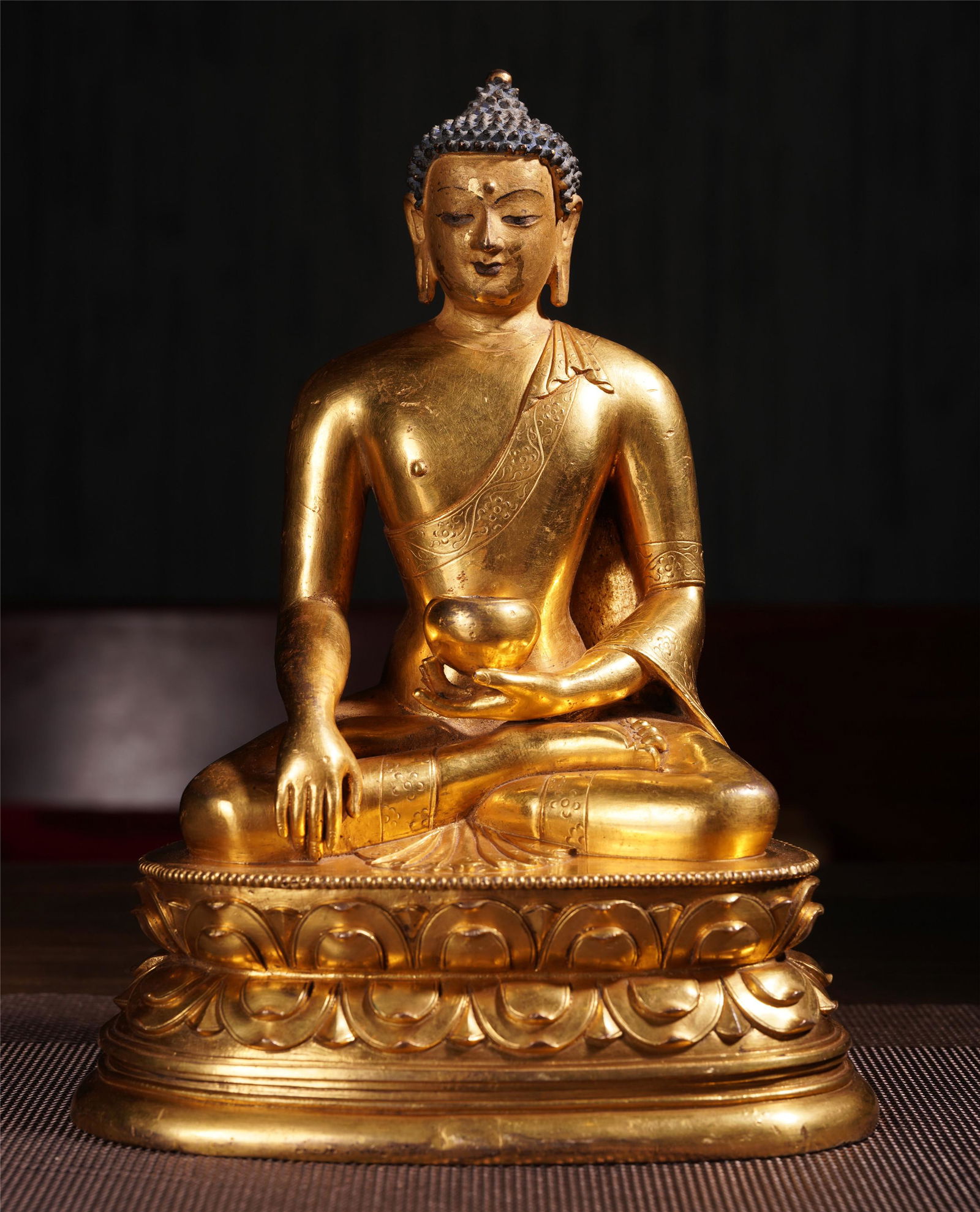 CHINESE GILT BRONZE SEATED GURU WITH LOTUS (1 of 10)