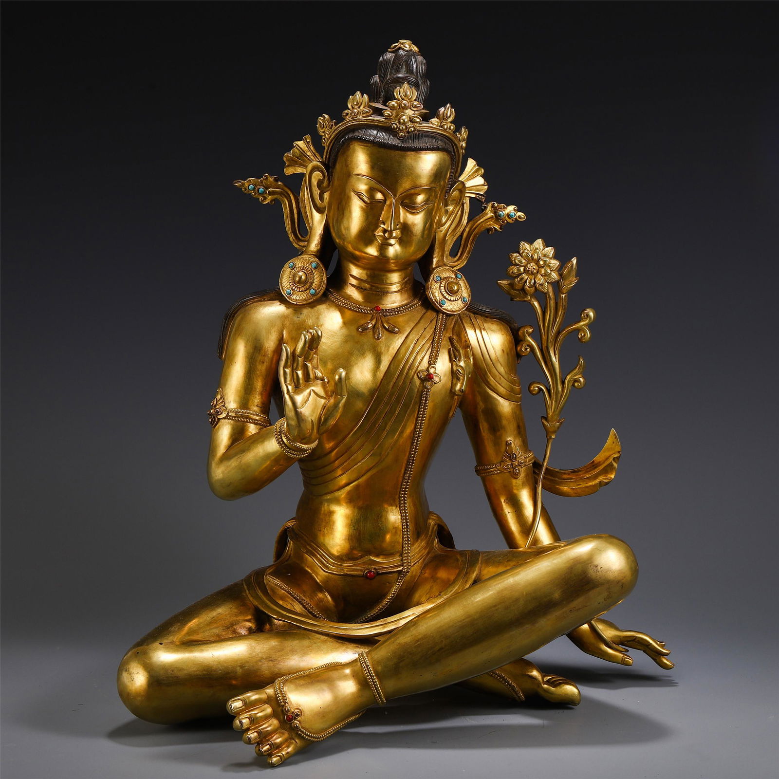 CHINESE GILT BRONZE SEATED AVALOKITESHVARA STATUE (1 of 10)