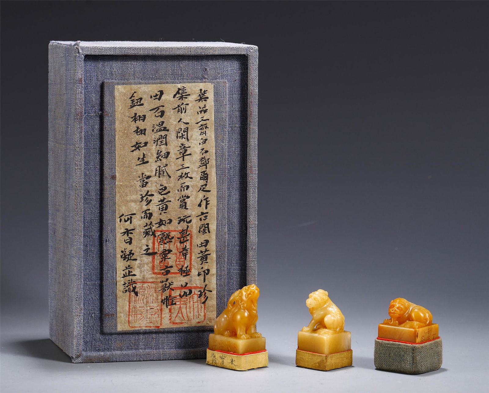 A SET OF CHINESE TIANHUANG STONE CARVED BEAST IN BOX (1 of 10)