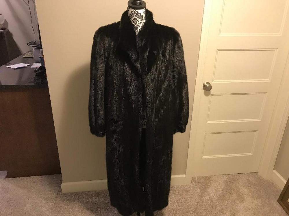 Beautiful Full Length Mink Coat: Beautiful Full Length Mink Coat 91.2 Great condition about size medium Taxidermy