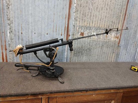 Vintage Cast Iron Clay Target Thrower: 26.79 Good early piece in great condition marked The Expert #4 Mfg by The Chamberlain Cartridge & Target Company Cleveland Ohio Dated 1892