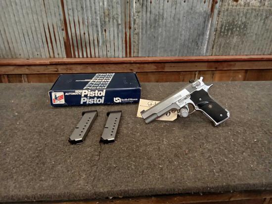 Smith And Wesson Model 645 45 Semi Auto Pistol: 95.4 Nice clean gun Stainless with 3 magazines & original box SN TAZ4684