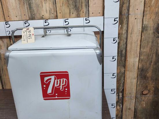 Vintage 7up Chest cooler (1 of 6)