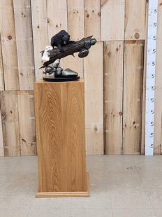 Mark Hopkins Bronze " Catch Of The Day ": 43.10 Weight 42lbs 15" tall x 20" long Signed & numbered 525/550 with COA & paperwork. Comes with tastefully crafted Oak display Pedestal & turn table . Visit the artists website for retail pricing