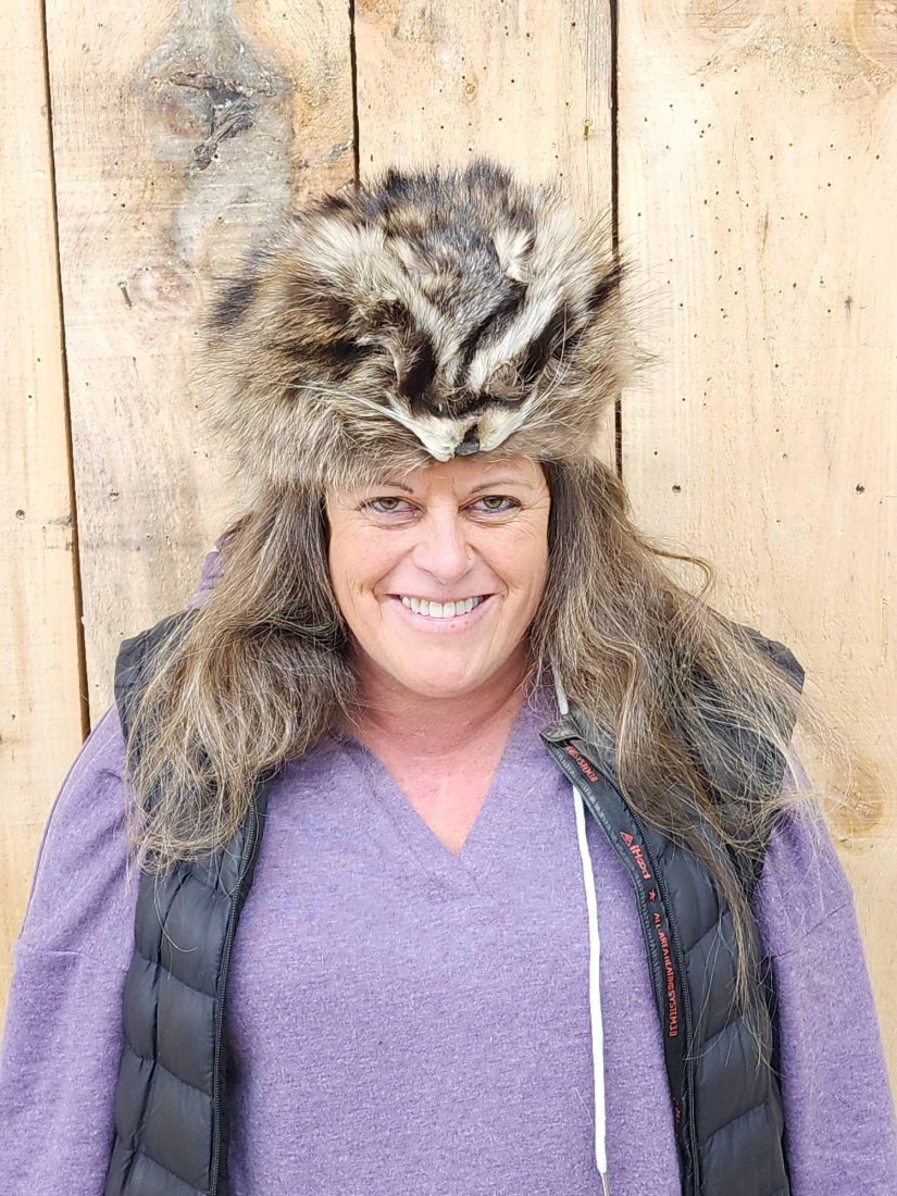 Raccoon Fur Mountain Man Hat (1 of 4)