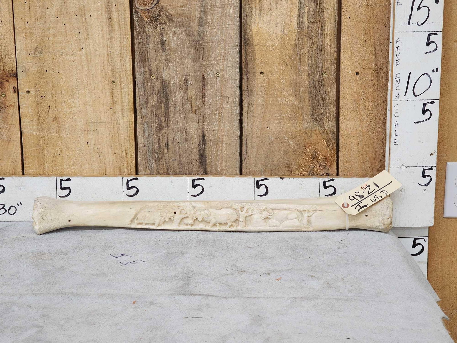 Hand Carved Giraffe Leg Bone Taxidermy Artwork: 98.21 Great detail featuring Cape Buffalo African artwork