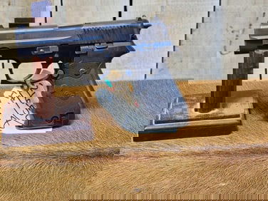 SigSauer P220 .45 cal Semi Auto Pistol