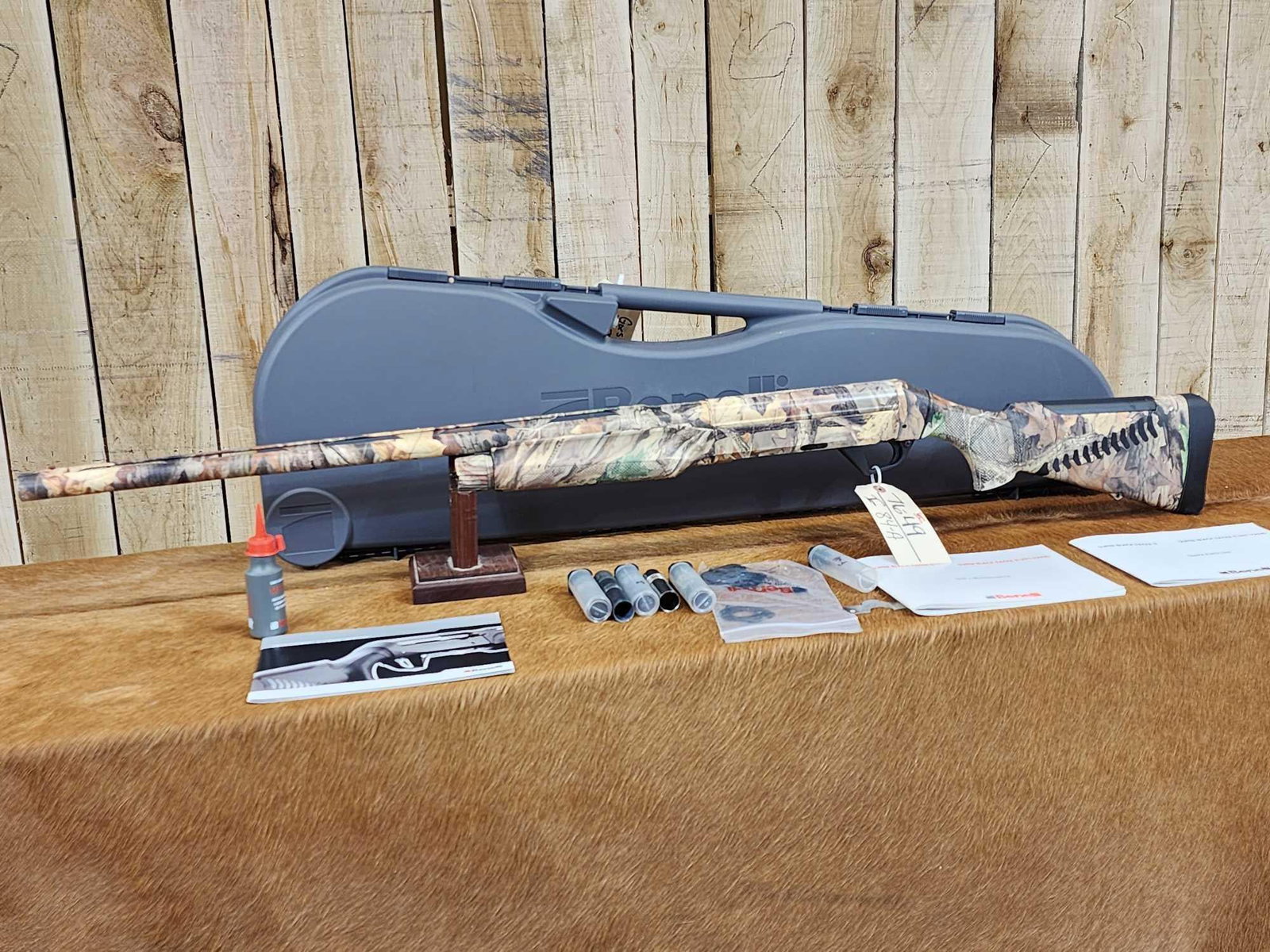 Benelli Super Blackhawk Eagle II 12ga Semi Auto Shotgun: 76.49 Nice clean gun shiny bore cammo 25" barrel 3 1/2" Mag with chikes hard case SN U309999