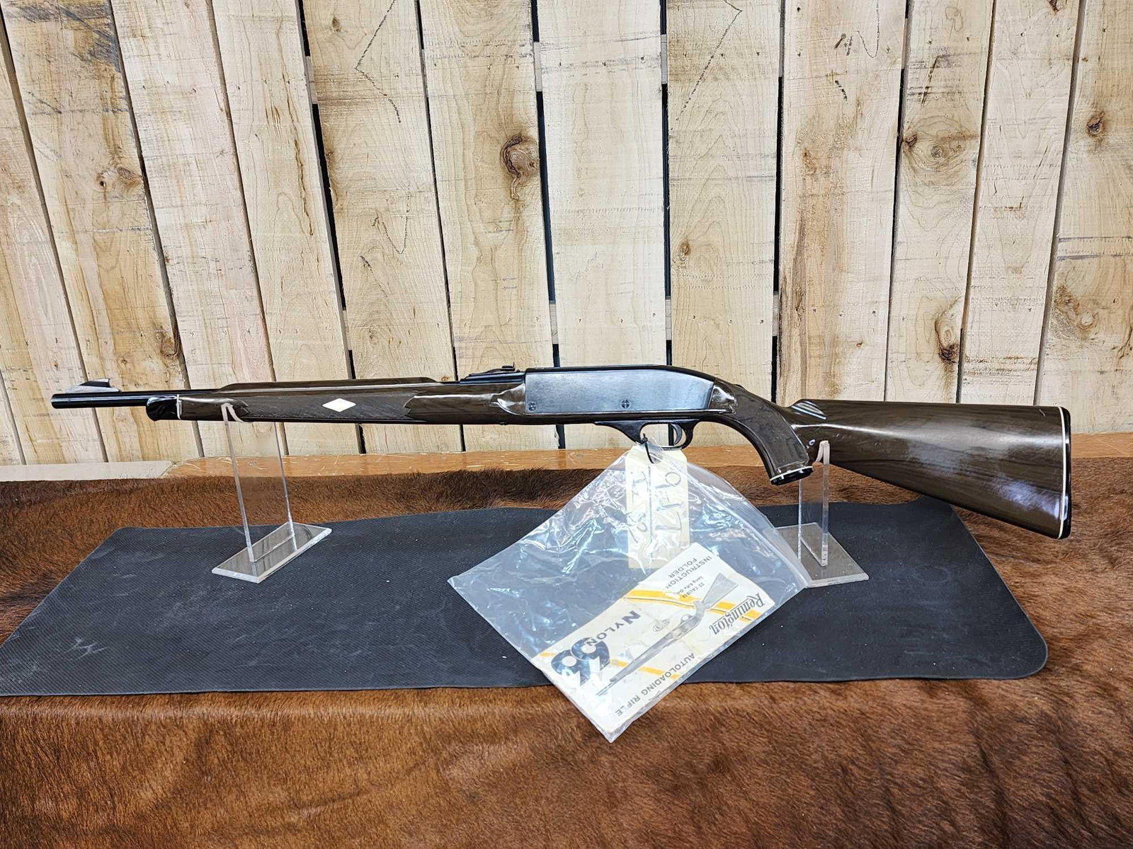 Remington Nylon 66SG .22 Semi Auto Rifle Seneca Green: 9.17 Rare gun rare color Mfg Mfg June 1959 19 5/8" barrel Shiny bore good rifling great condition for its age SN NA