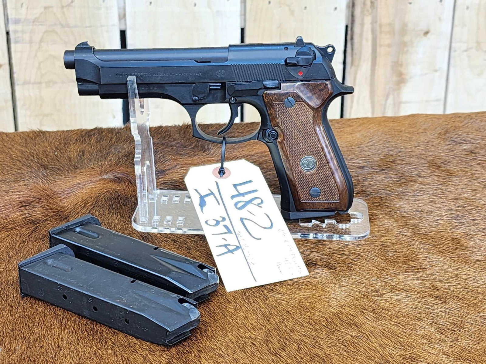 Pietro Beretta Model 92FS 9mm Semi Auto Pistol: 48.2 Great condition nice clean gun crisp action with 3 magazines 5" barrel Shiny bore good rifling SN E46359Z