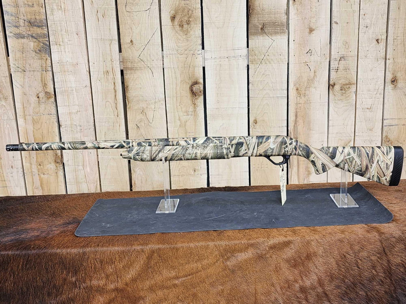 Winchester Model SX4 12ga Semi Auto Shotgun: 37.6 Pretty gun in Mossy Oak Cammo 3 1/2" mag 26" barrel Shiny bore with Invector Plus choke SN WIPT1324OYM11K