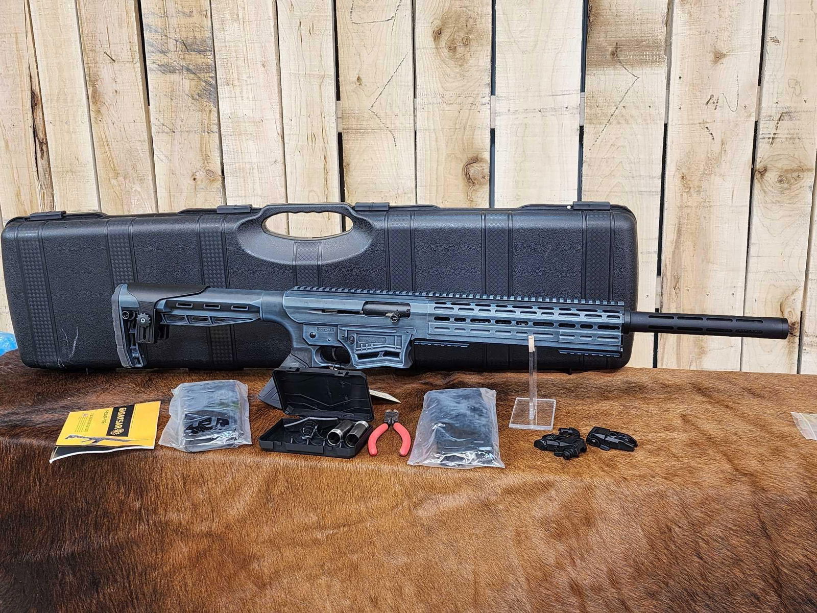 Graysar Model Fear-116 12ga Semi Auto Shotgun: 71.13 New never fired with 2 magazines choke tubes flip up sights hard case SN 42-121YD-1041