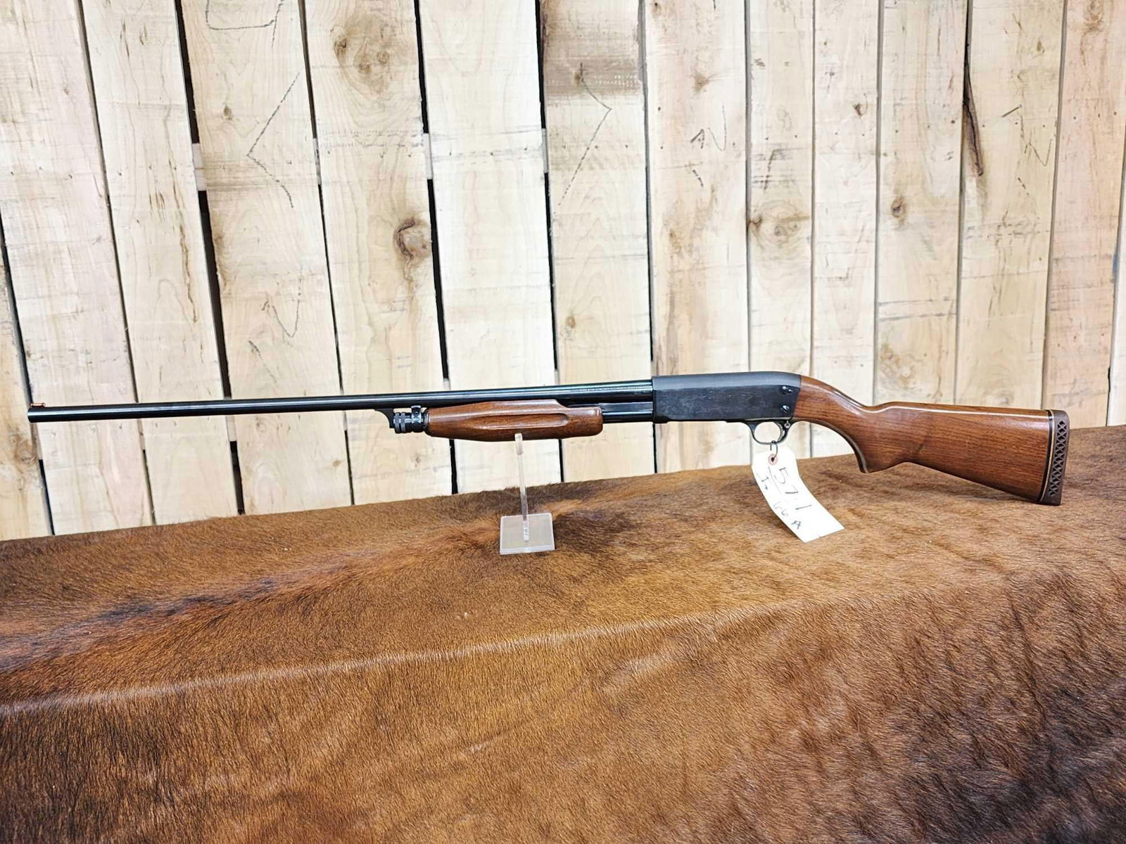 Ithaca Model 37 Featherlight 20ga Pump Shotgun (1 of 10)