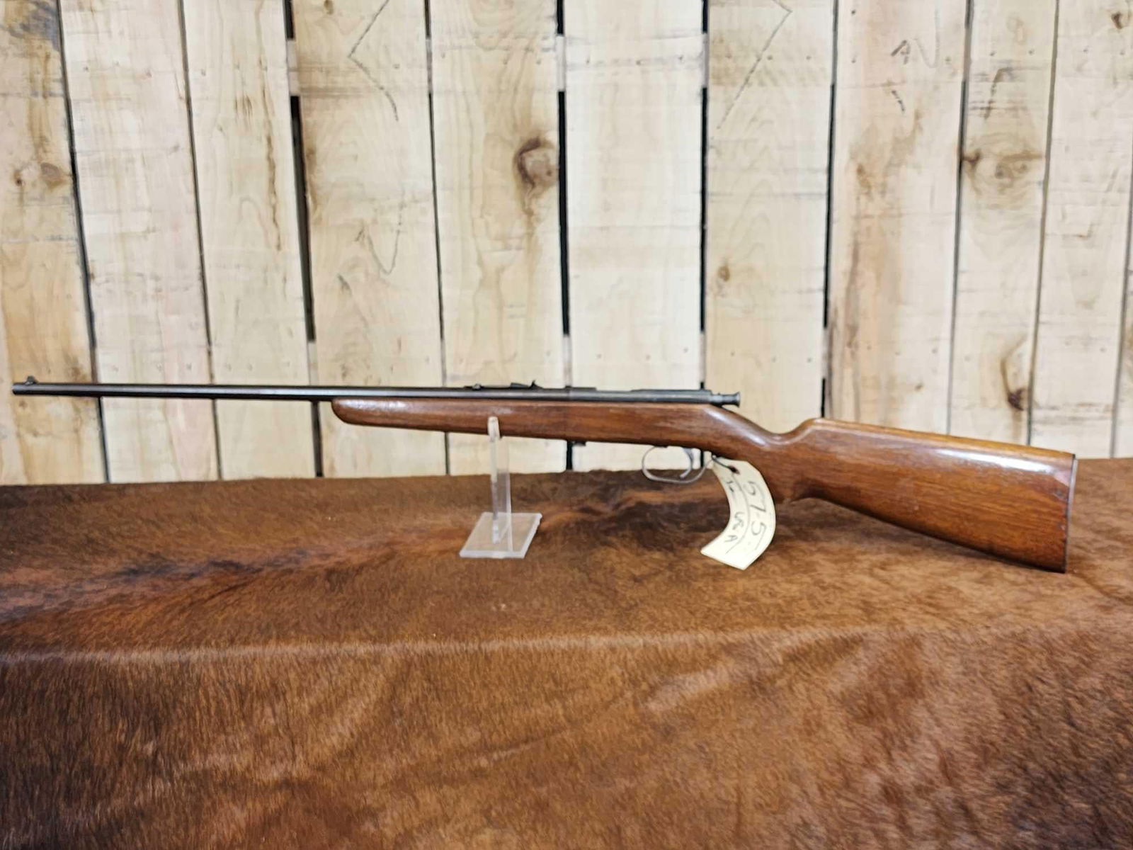 Marlin Model 100 Single Shot Bolt Action. 22: 57.5 Good shape for its age Mfg 1930 1950 shiny bore good rifling SN NA