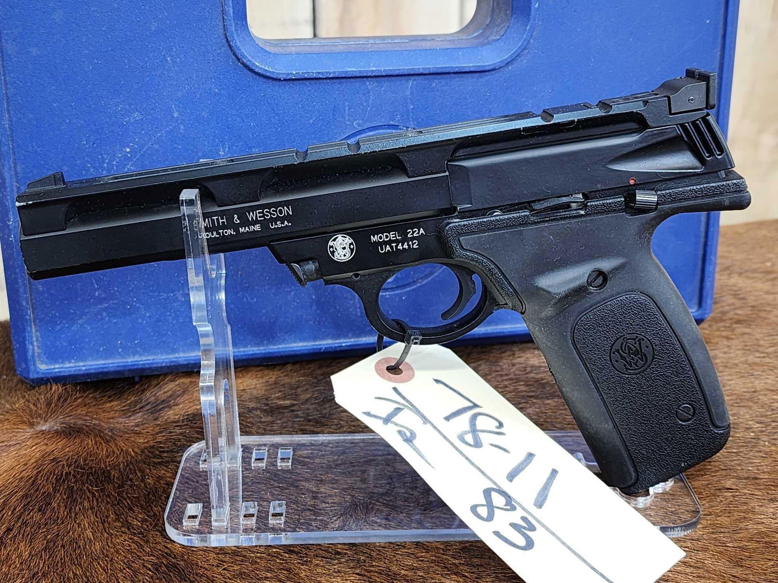 Smith & Wesson Model 22A .22 Semi Auto Pistol: 78.11 With hard case 5 1/2" barrel shiny bore good rifling SN UAT4412