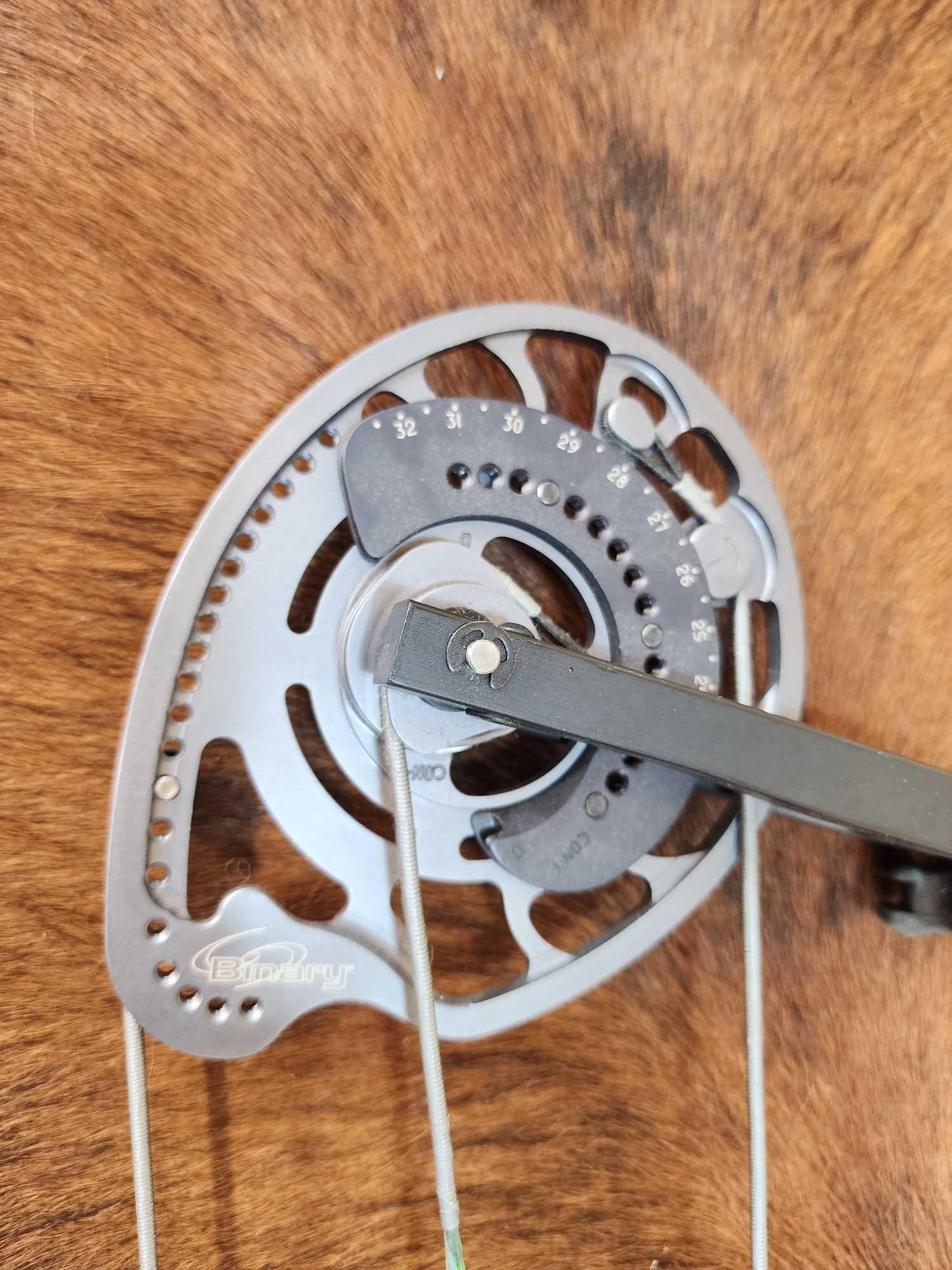 Diamond Medalist Compound Bow - 3