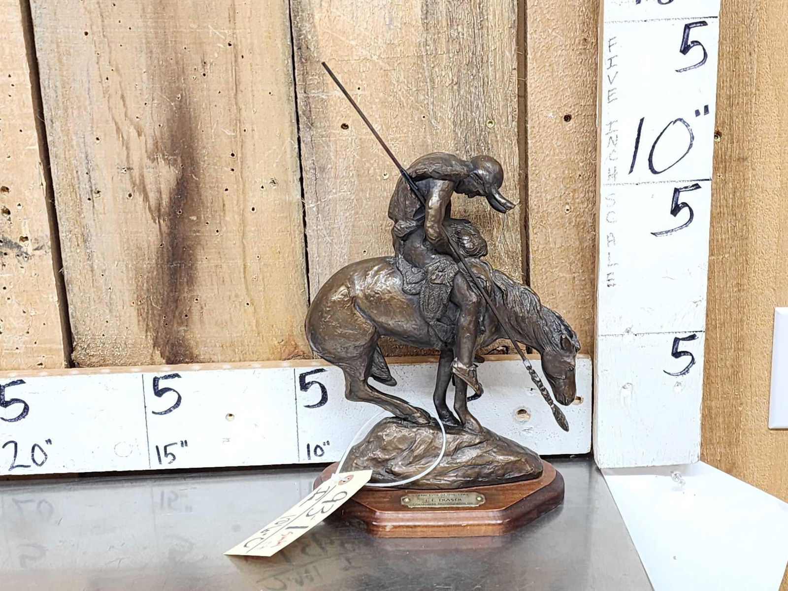 J.E. Fraser Sculpture " The End Of The Trail ": 93.1 Great look 4.8 lbs