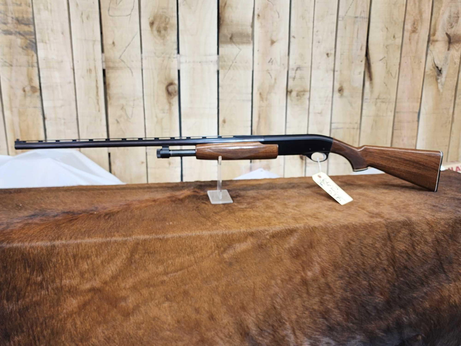 SKB Model 7300 20ga Pump Shotgun (1 of 8)