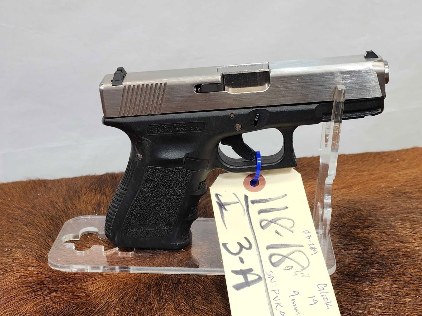 Glock Model 19 9mm Semi Auto Pistol (1 of 4)