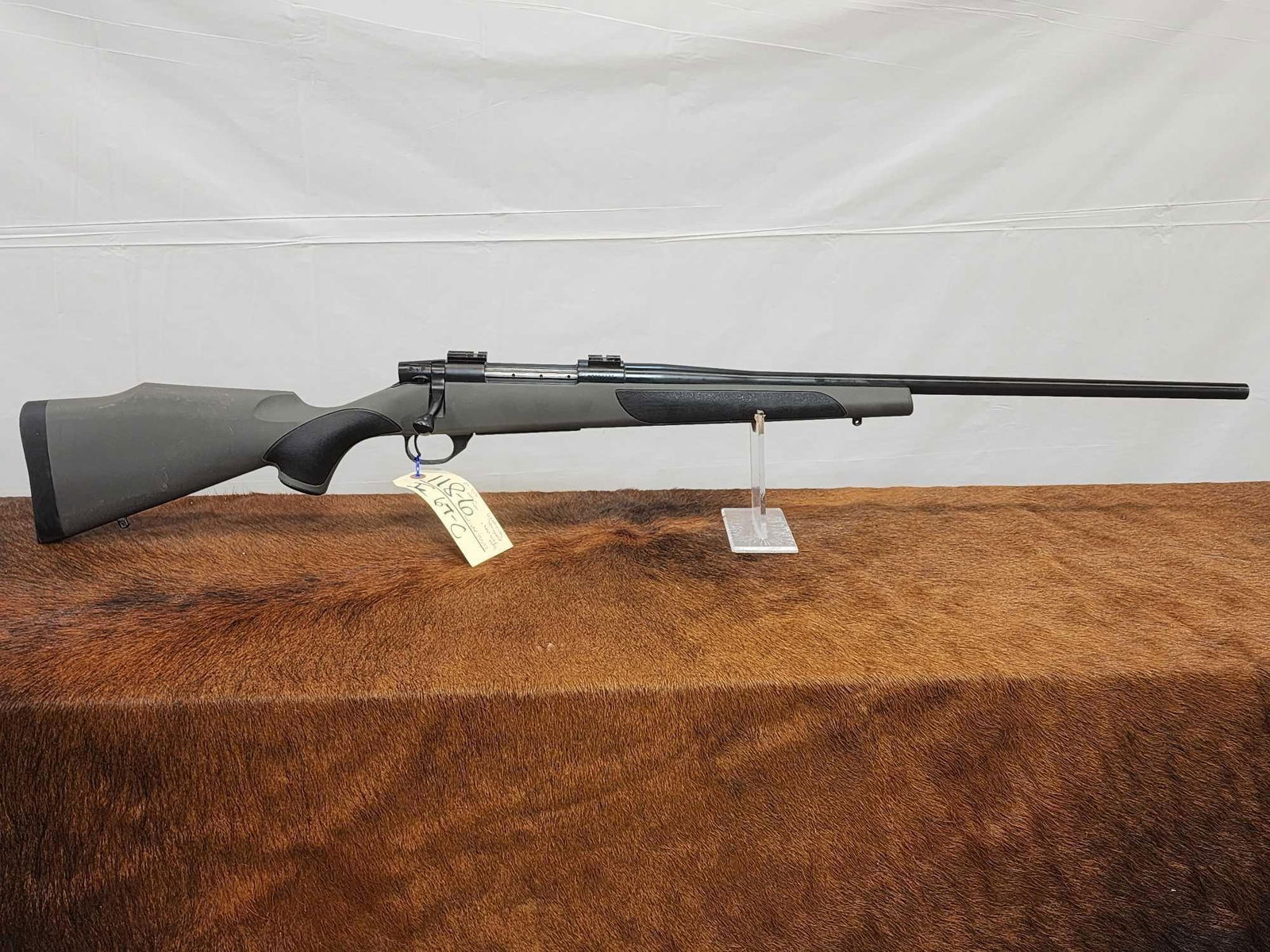 Weatherby Vanguard 300 WBY MAG Bolt Action Rifle (1 of 10)