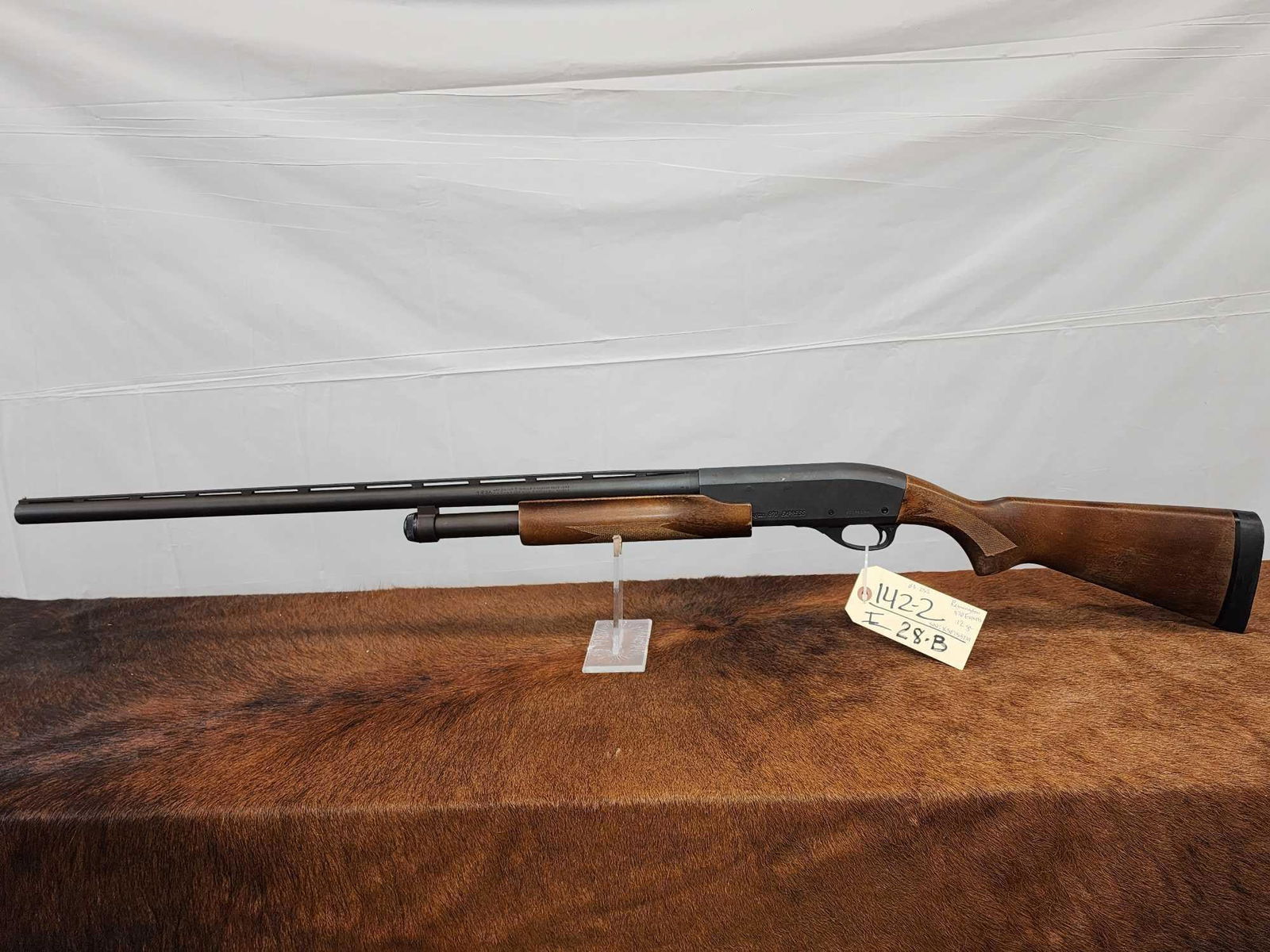 Remington Model 870 Express 12ga Pump Shotgun: 142.2 Screw in choke shiny bore solid gun SN X307537M