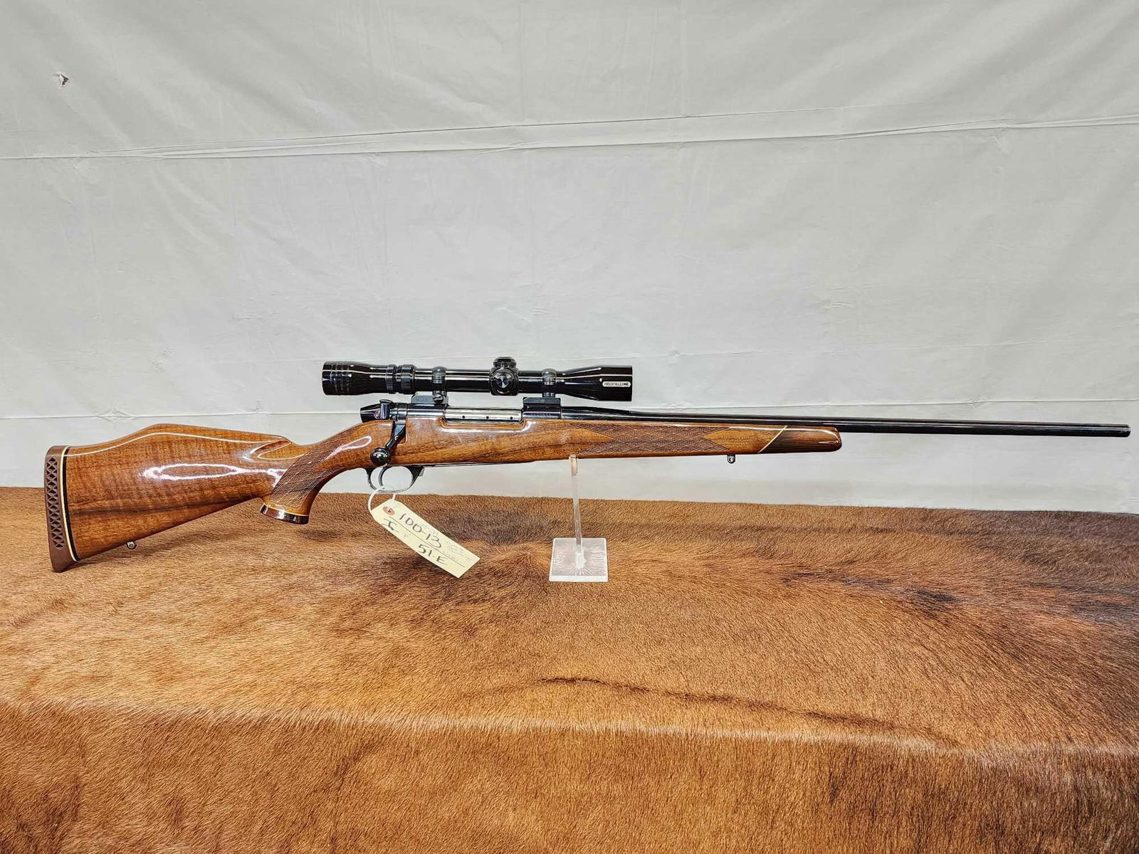 Weatherby Mark V .240 Weatherby Magnum Bolt Action Rifle: 100.13 Nice clean gun great wood metal finish with minor normal wear great condition 24" barrel shiny bore good rifling appears to have seen little use with Redfield scope 56 rounds of ammunition SN H