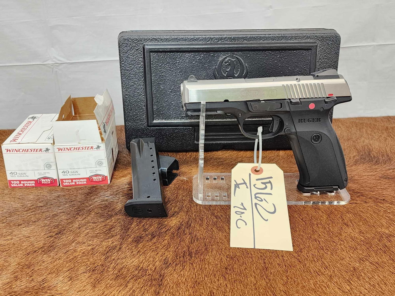 Ruger Model SR40 .40S&W Semi Auto Pistol (1 of 9)