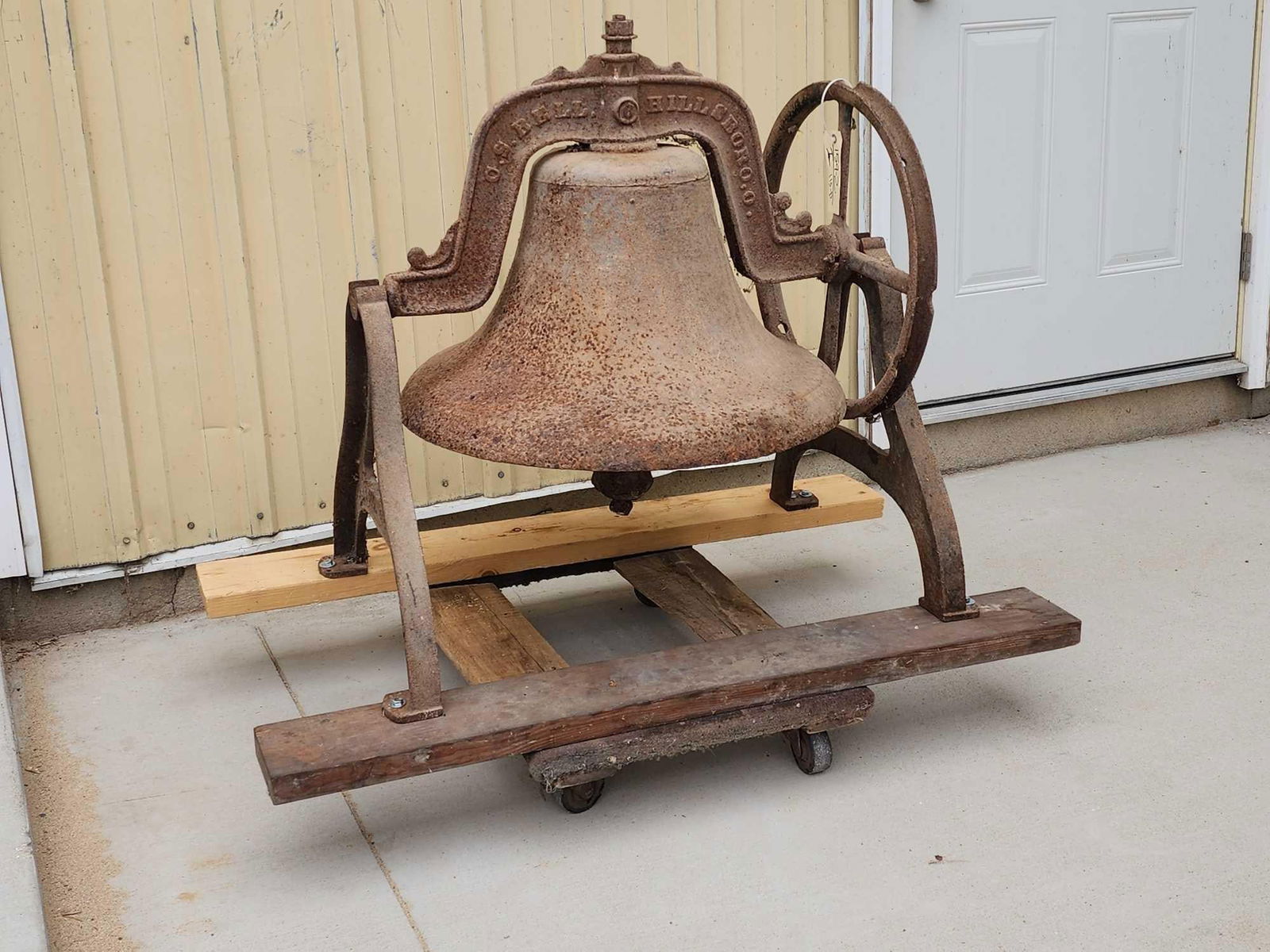 Antique 26" Cast Iron Church / School Bell (1 of 9)