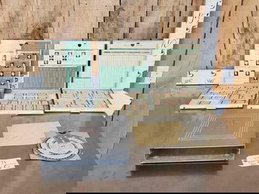 Vintage Vintage Trubyte New Hue Dental Prosthetic Teeth Display