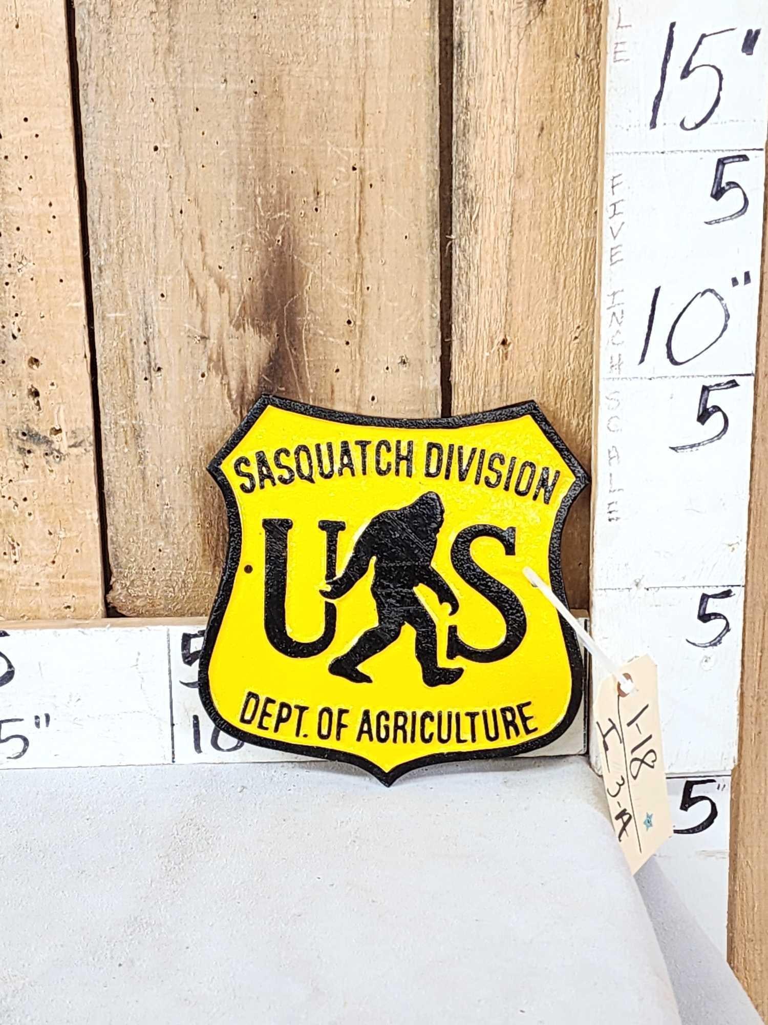 Cast Iron Sasquatch Sign: 1.18 Great decorative piece