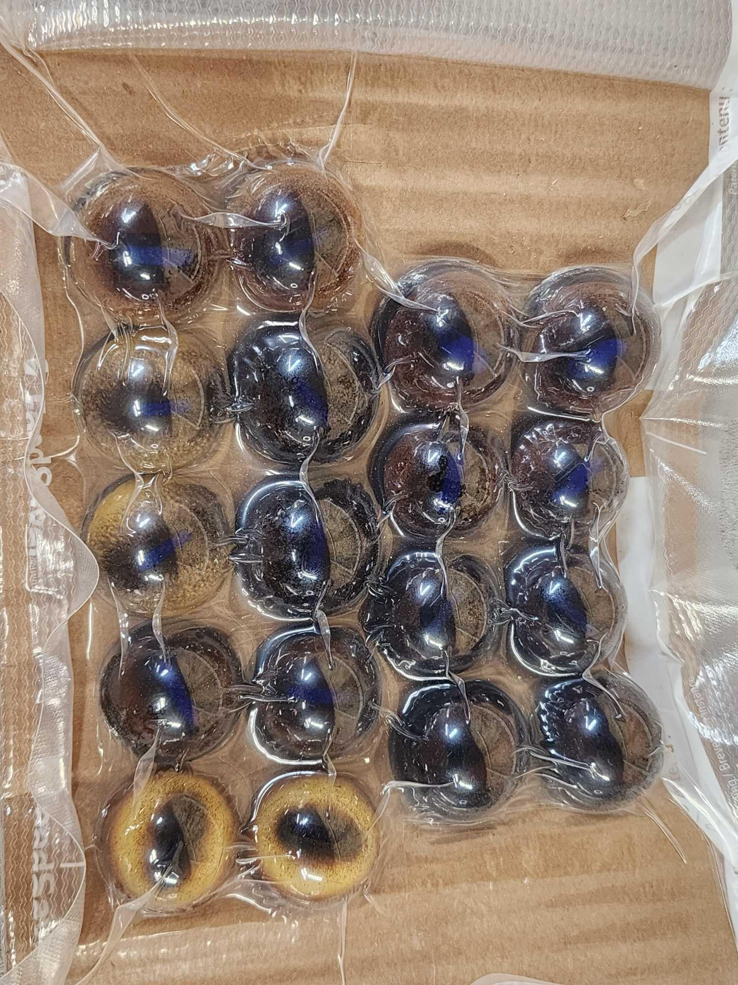 18 Taxidermy Glass Eyes: 54.5