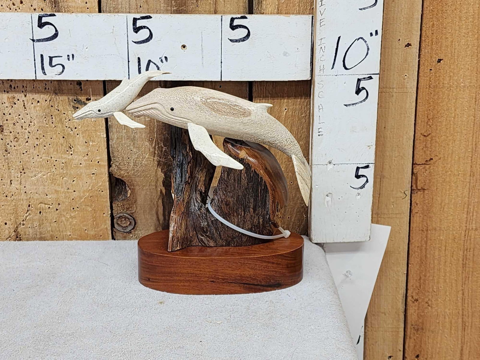 Alaskan Inuit Carved Ehale Cow & Calf In Bone (1 of 11)