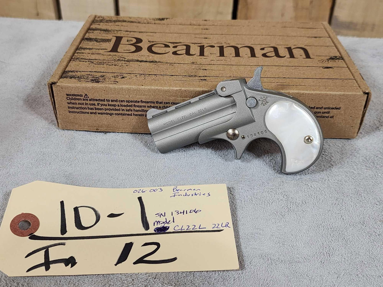 Bearman Industries Model CL22L .22 2 Shot Derringer Pistol: 10.1 Great condition with box SN 134106 NOTE : This gun is prohibited in several blue states for no logical reason know your laws before you bid